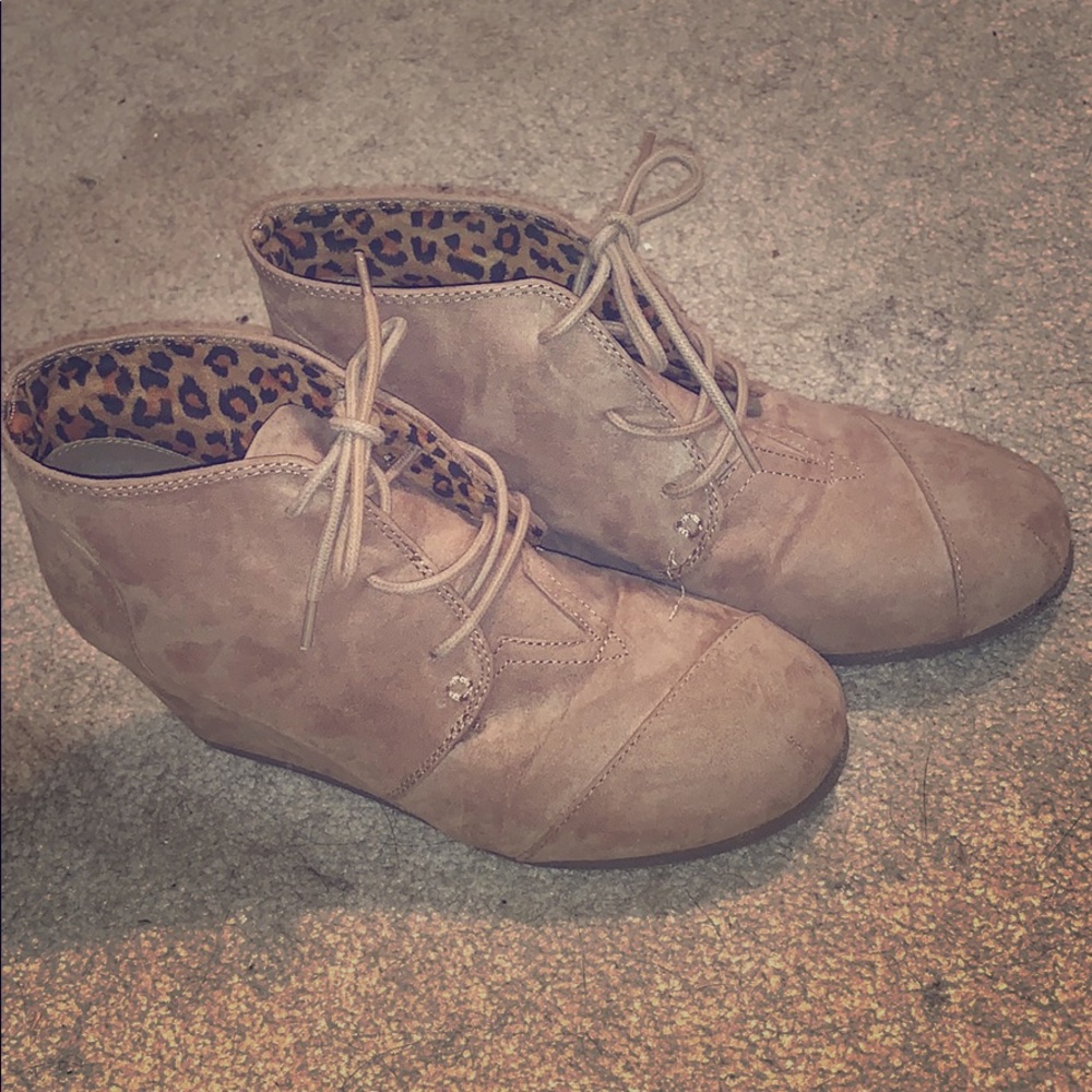 Tan heeled bootie